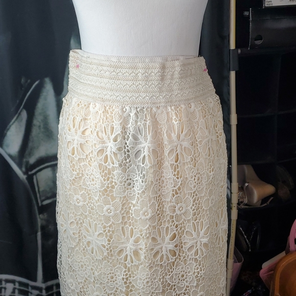 NWT cream lace skirt size med - Picture 2 of 7